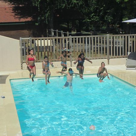 Camping Les Etoiles Saint-Sornin-Lavolps Exterior foto