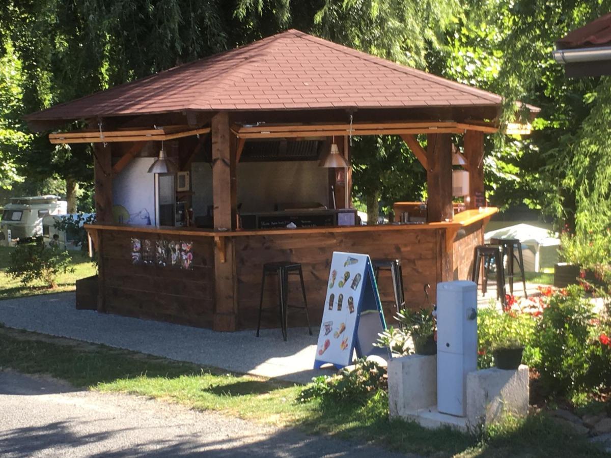 Camping Les Etoiles Saint-Sornin-Lavolps Exterior foto