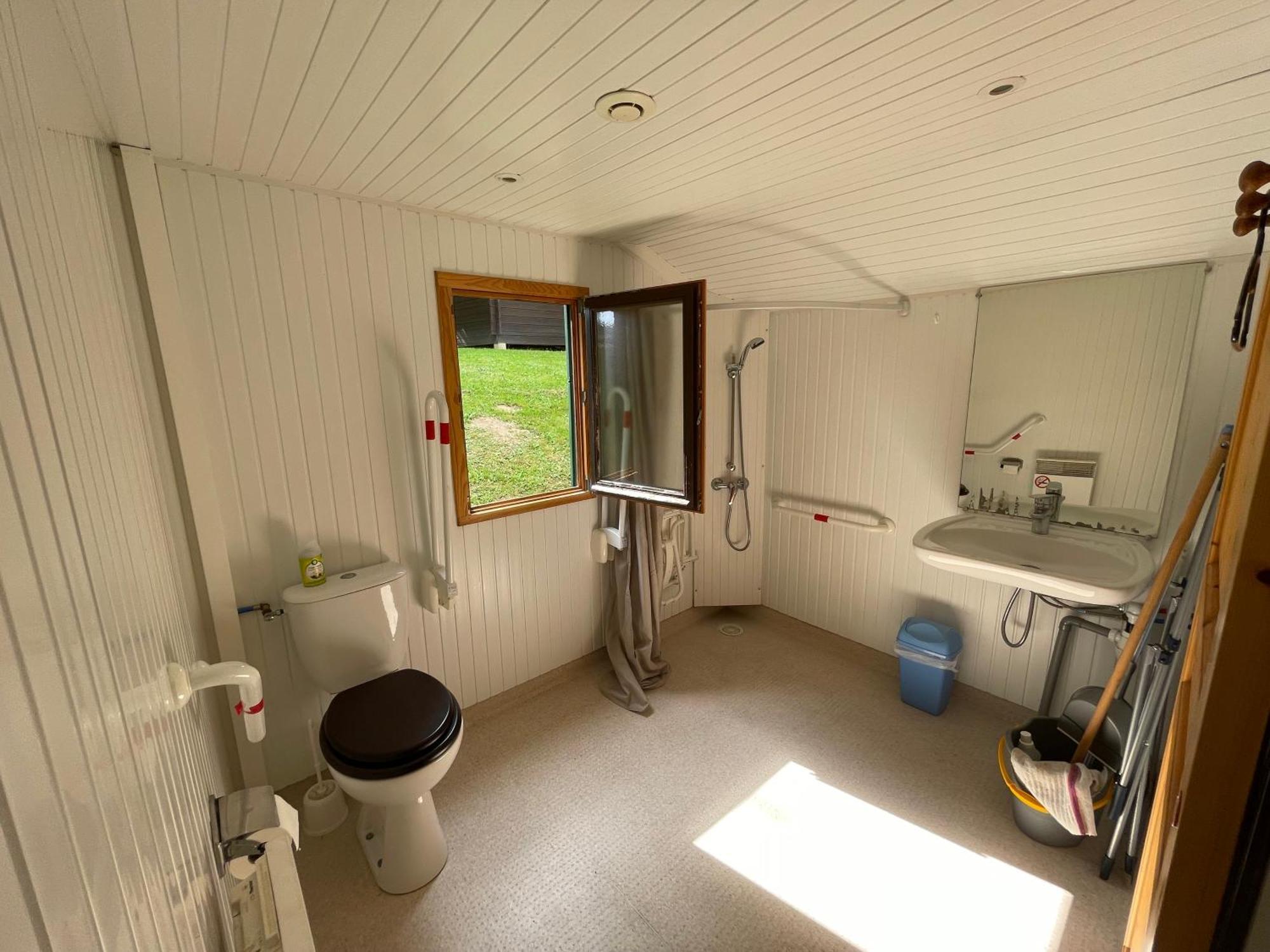 Camping Les Etoiles Saint-Sornin-Lavolps Exterior foto